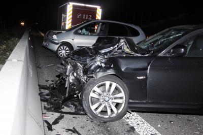 Verkehrsunfall mit lebensgefaehrlich verletzter PKW-Lenkerin auf der A8 bei Pforzheim